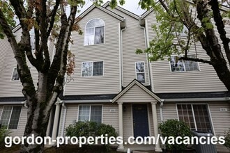 Building Photo - NE Halsey St - Gresham 2 bedroom townhouse with den/office