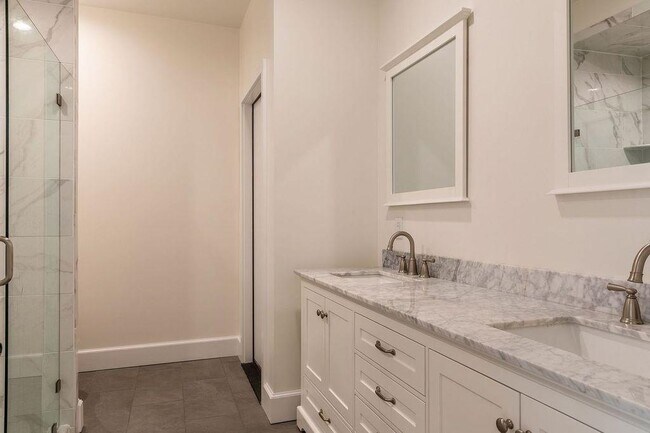 Building Photo - 21 Central St