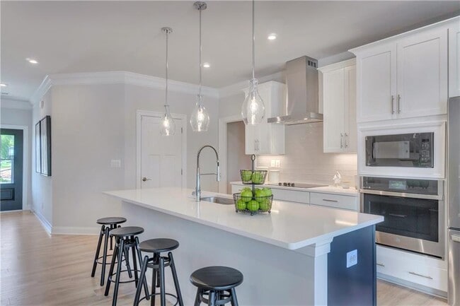 Building Photo - 670 Brookwood Glen Terrace