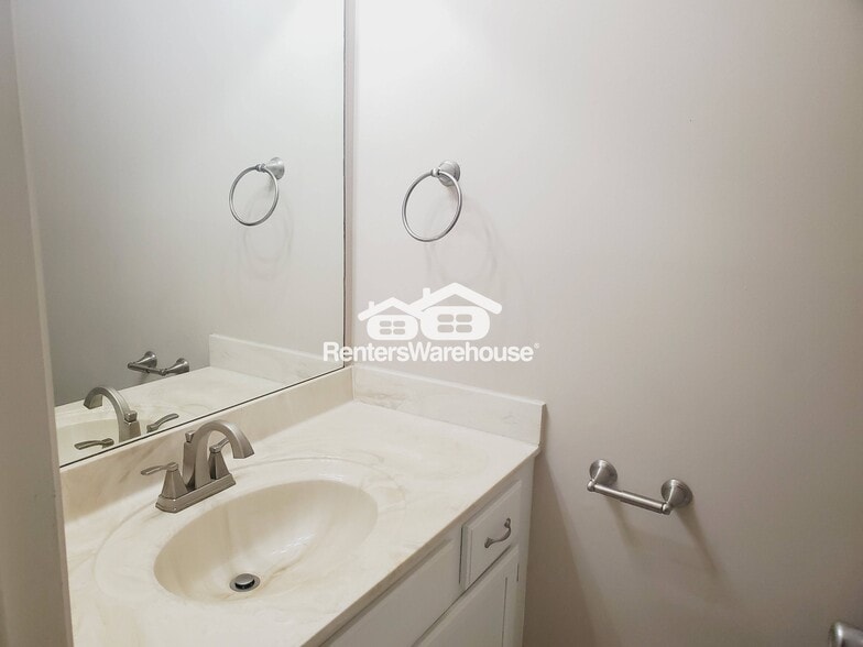 Building Photo - 141 Red Oak Ln