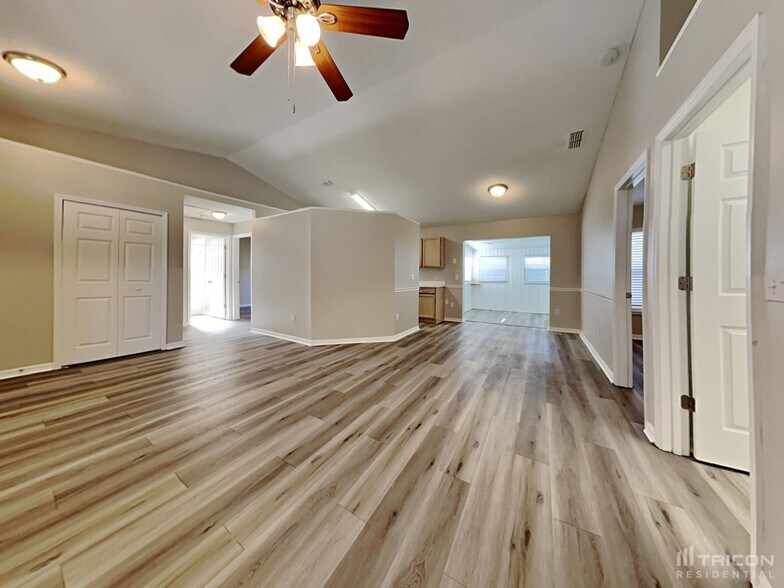 Building Photo - 1370 Heather Glen Dr