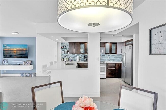 Building Photo - 525 N Ocean Blvd