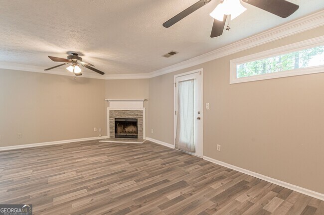 Building Photo - 5895 Hampton Ct