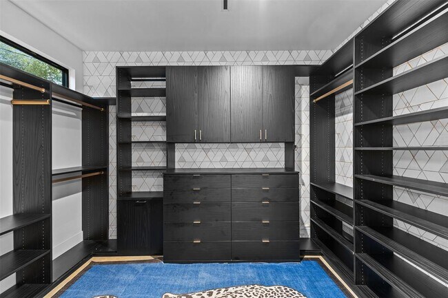 Building Photo - 5704 Driftwood Dr