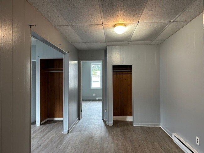 Building Photo - 746 Maple St