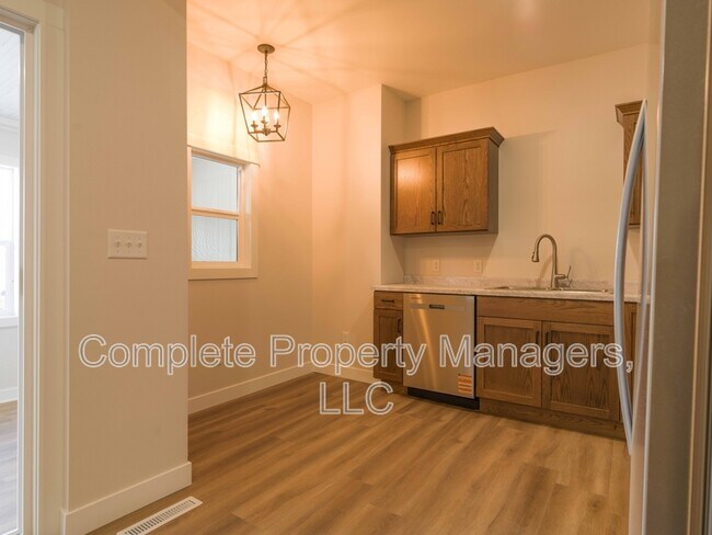 Building Photo - 821 Jefferson Ave