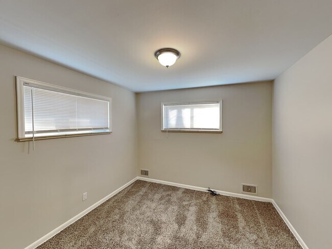 Building Photo - 390 Kohl St