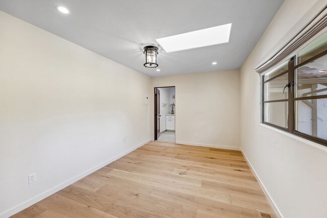 Building Photo - Stunning Single Level Home Central Woodside