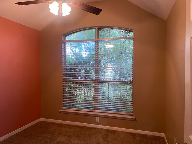 Building Photo - 4 BEDROOM BELTON ISD