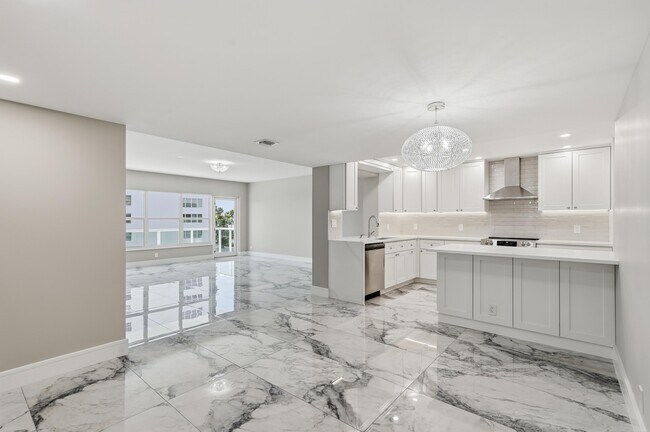 Building Photo - 3550 Galt Ocean Dr