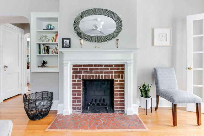 Building Photo - 5000 Bromley Ln