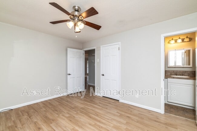 Building Photo - 11719 S Williamsburg Dr