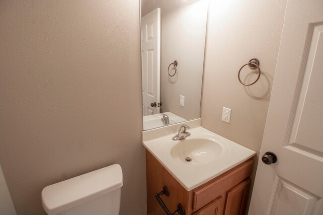 Building Photo - 5000 Derby Ridge Dr