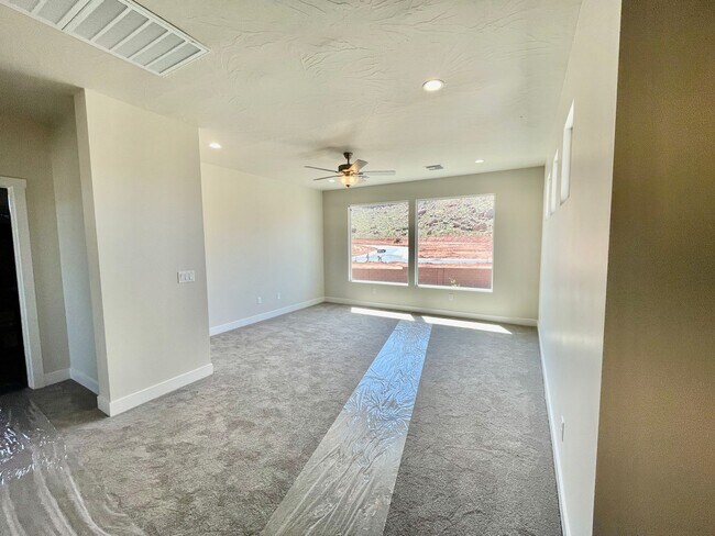 Building Photo - 5-Bedroom home in Desert Canyons