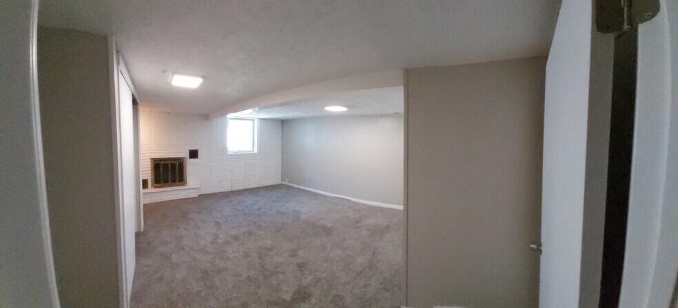 Building Photo - 3344 S Oakwood St