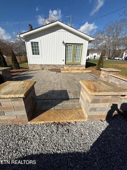 Building Photo - 212 Oak Rd