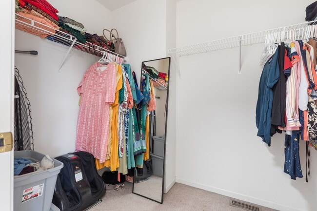 Building Photo - 9 Lake Plumleigh Ct