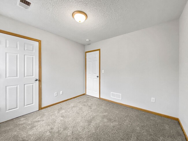 Building Photo - 3BR/2BA Home for Rent in Grain Valley, MO 64029 | Fenced Yard | Fireplace | Garage | Pet-Friendly