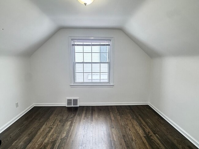 Building Photo - Updated Berkley Bungalow!