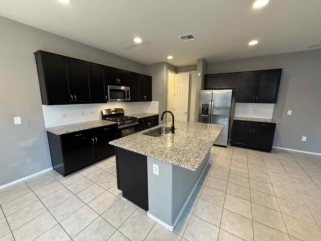 Building Photo - 16 Placita Fara