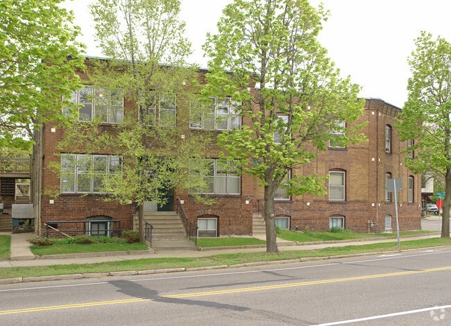 Building Photo - Raymond Flats