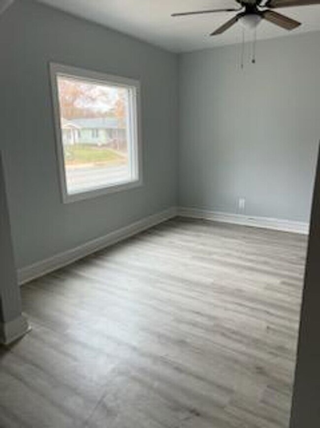 Building Photo - 2 bedroom, 1 bathroom home near Bunn Park $975