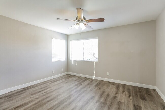 Building Photo - 2435 Sunset Peak St