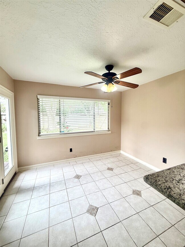 Building Photo - 14906 Brookpoint Dr