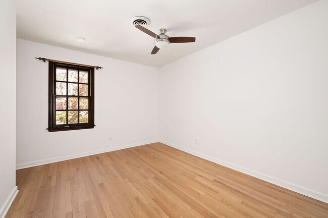 Building Photo - Spacious Canterbury Hills Home