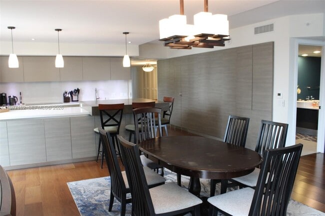 Building Photo - 31 SE 6th St