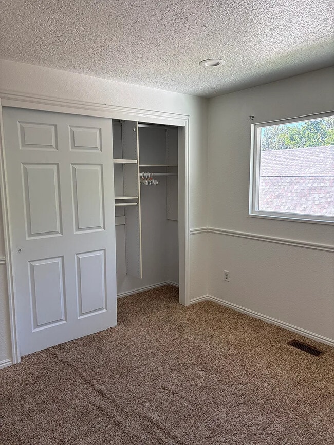 Building Photo - 595 Mountainville Cir