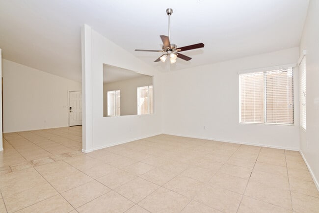 Building Photo - Move-in ready home in Mesa!