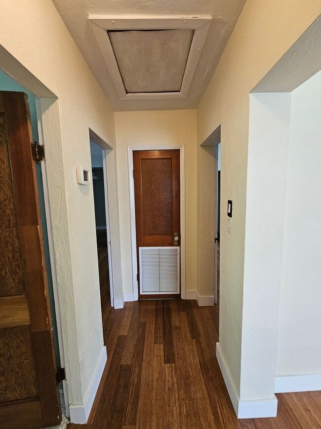 Building Photo - 2 Bedroom/2 Bath home near Duck Pond and Citizens Field