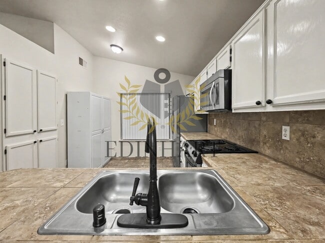 Building Photo - 2282 E Decatur Ave