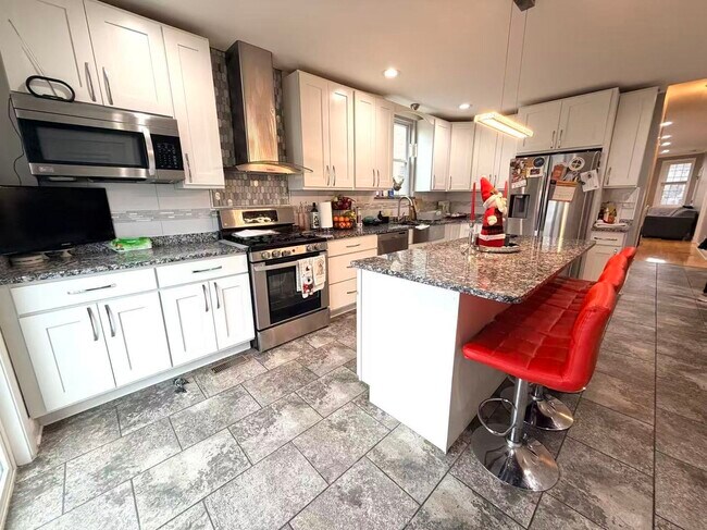 Building Photo - 5351 W Foster Ave