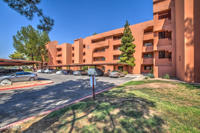 Building Photo - 4303 E Cactus Rd