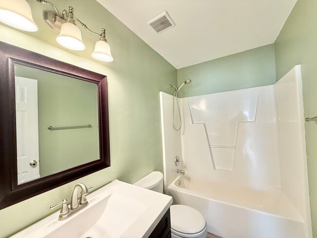 Building Photo - Charming 2BD, 2BA Durham Home with a Bonus Room/Office & Fenced Yard in a Prime Location