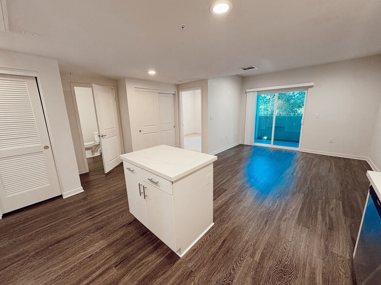 Building Photo - Villas at Valley Glen