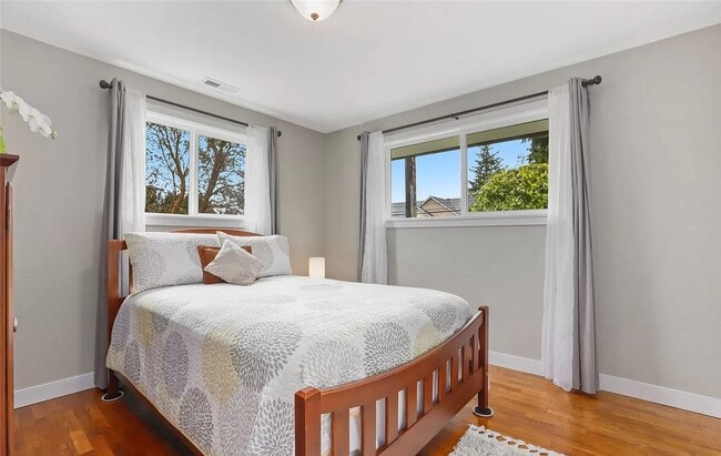 Building Photo - LOW RENT!Beautiful 4Bed2Bath House!PRIME h...
