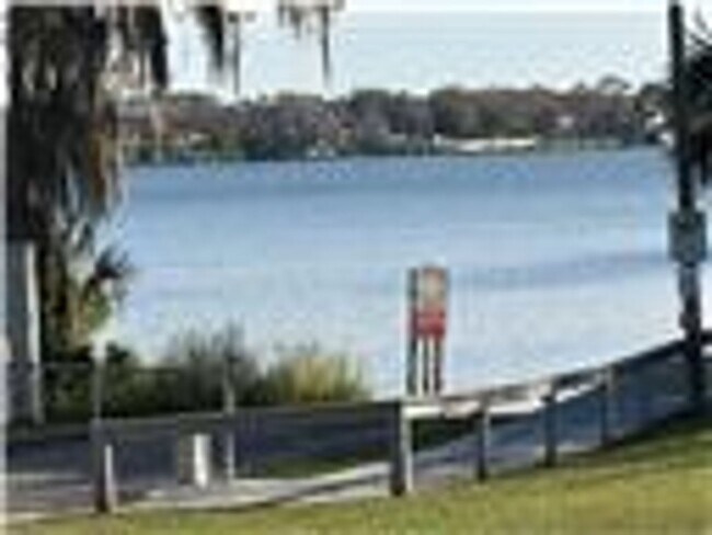 Building Photo - Make your lake dreams come true!