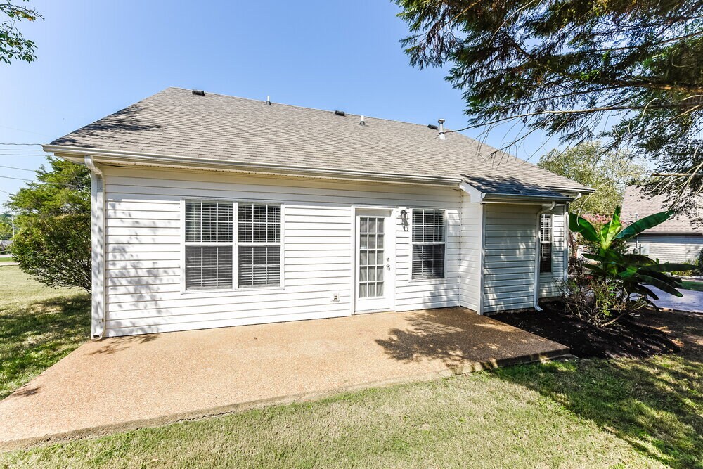 Building Photo - 900 Bluebird Ct