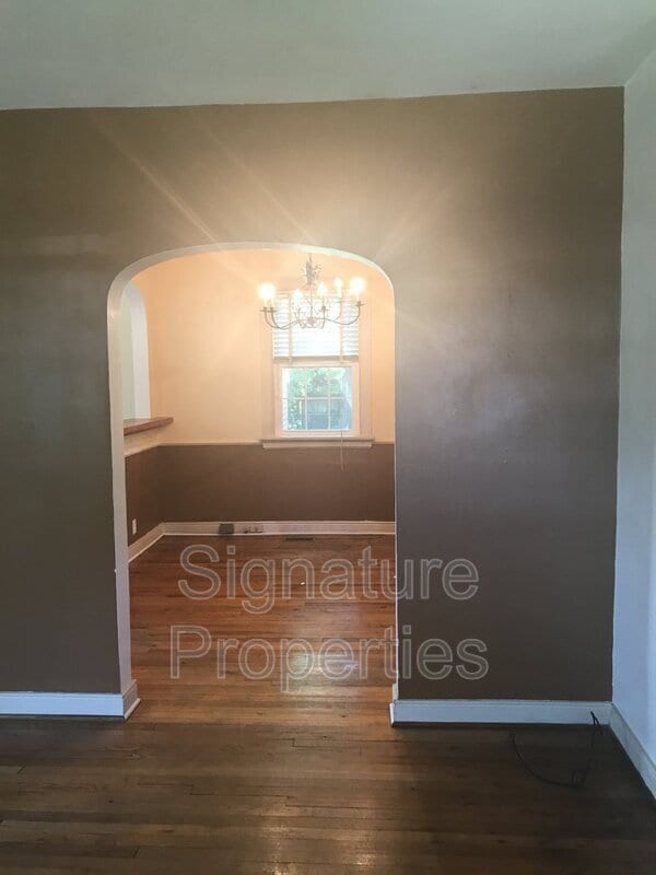 Building Photo - 2421 Wedgewood Ave