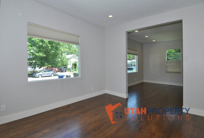 Building Photo - 330 E Sherman Ave