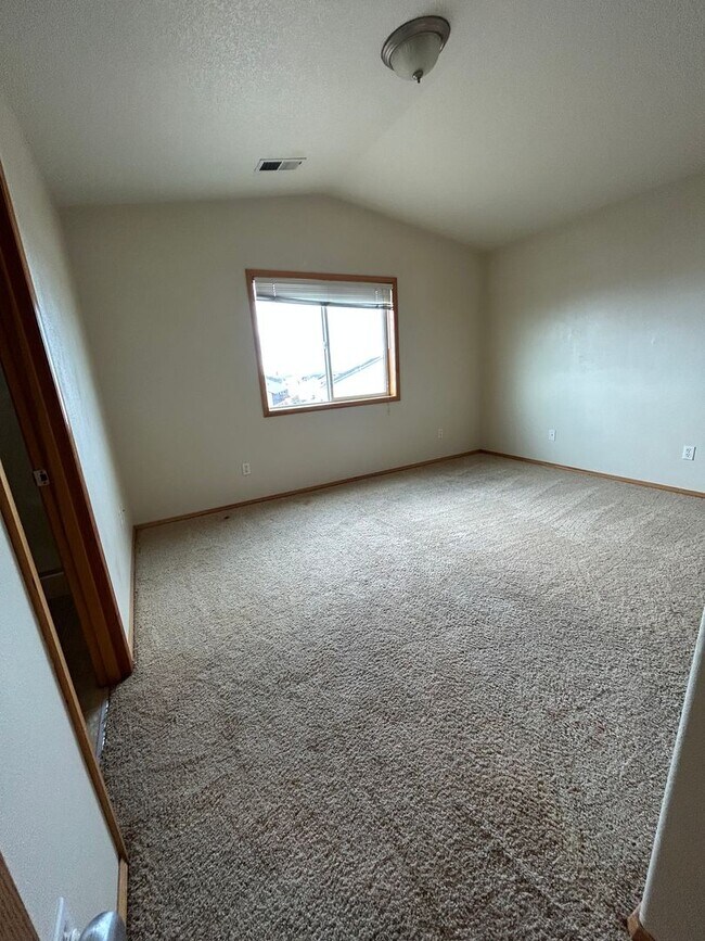 Building Photo - Beautiful Single Family Home