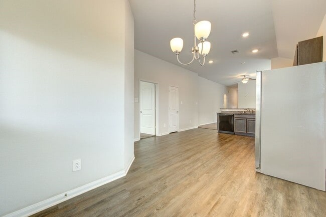 Building Photo - 14469 Sugar Pines Dr