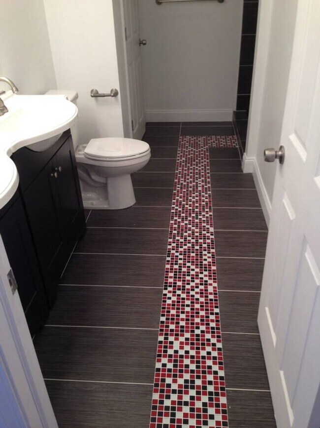 Building Photo - Platinum Quality Renovation in South Side Flats. Open Layout, Designer Kitchen, Huge Bathrooms. A/C!