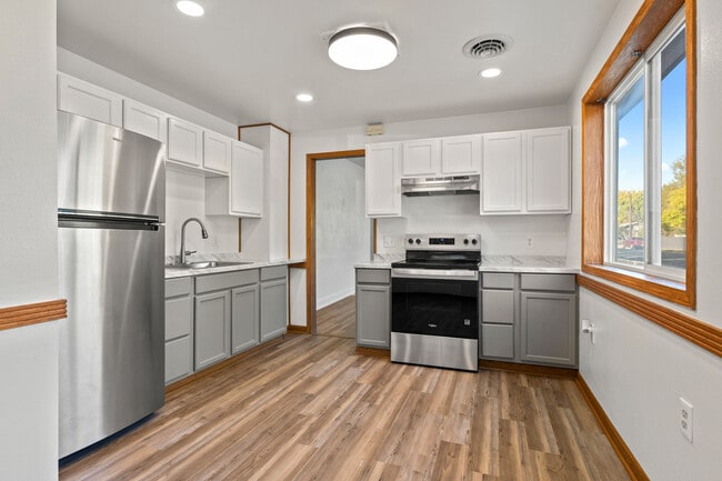 Building Photo - 402 Burlington Ave