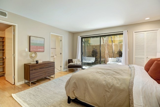 Building Photo - 1235 Yale St