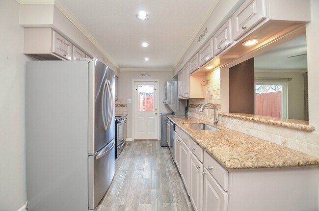 Building Photo - 13074 Trail Hollow Dr