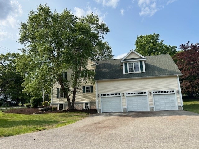 Building Photo - 536 Middle St
